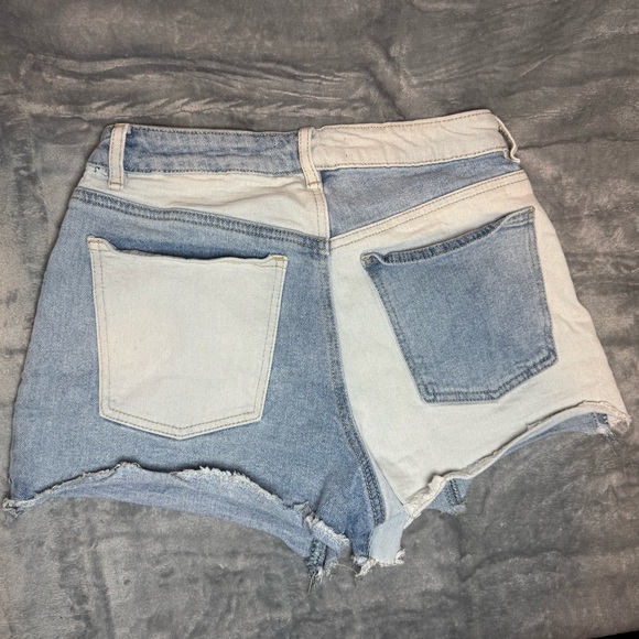 Madden NYC Women's Two-Tone Denim Shorts Size 5 - Picture 2 of 6